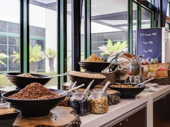 Se sirven desayunos, almuerzos, cenas y cocina internacional 