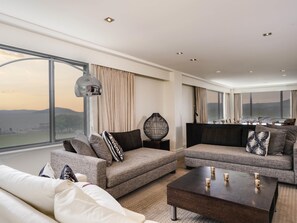 Suite Royal, 3 habitaciones | 1 dormitorio, ropa de cama hipoalergénica, minibar y caja fuerte