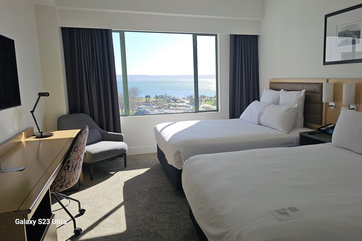 Room, 1 King Bed, Lake View | Hypo-allergenic bedding available, minibar, in-room safe, desk