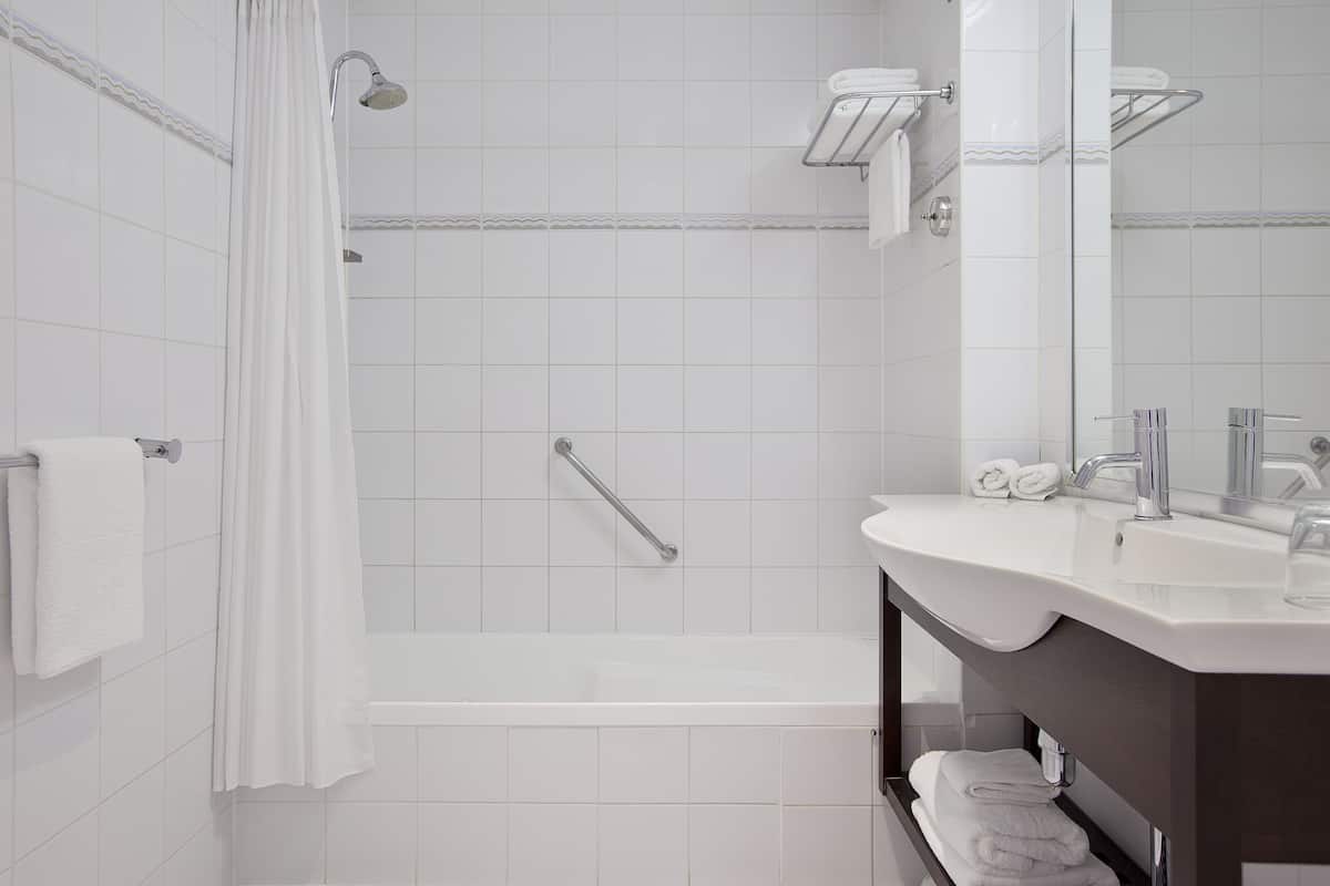 Combined shower/bathtub, eco-friendly toiletries, hair dryer, bathrobes