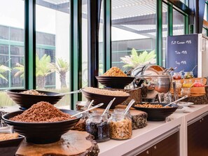 Breakfast, lunch and dinner served - Novotel Rotorua Lakeside (Rotorua)
