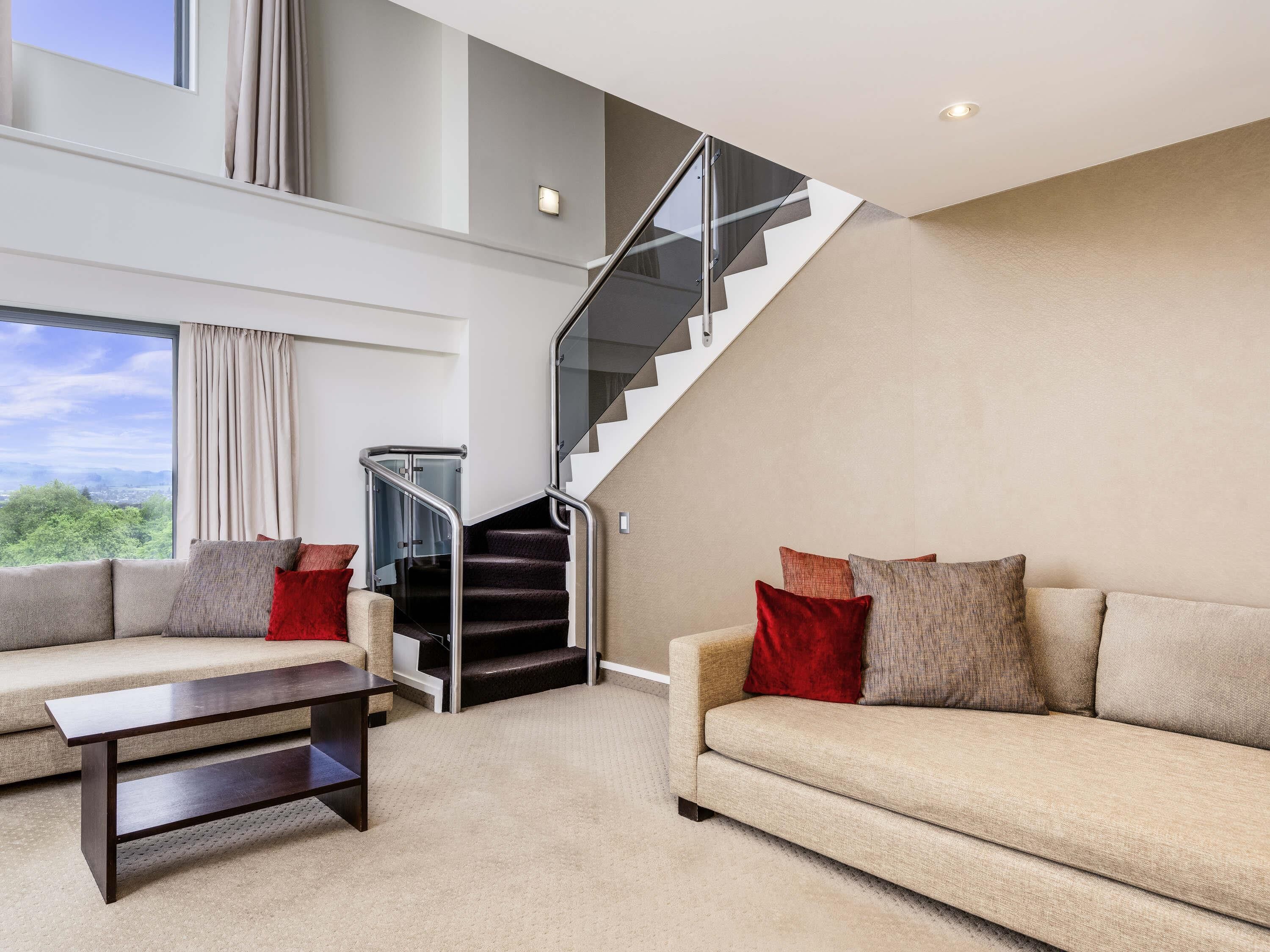 Ropa de cama hipoalergénica y minibar 