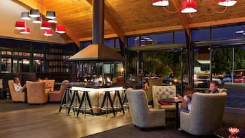 Alfresco dining, open daily