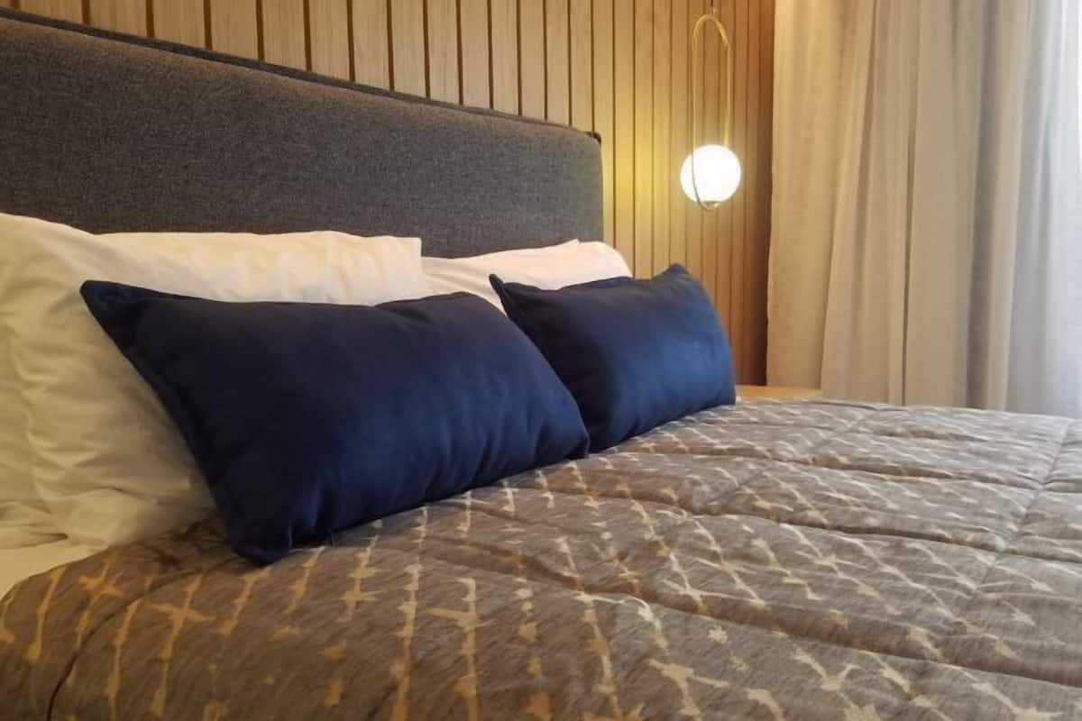 In-room safe, desk, iron/ironing board, free WiFi