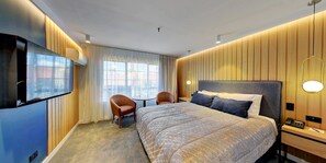 Caja de seguridad en la habitación y escritorio 