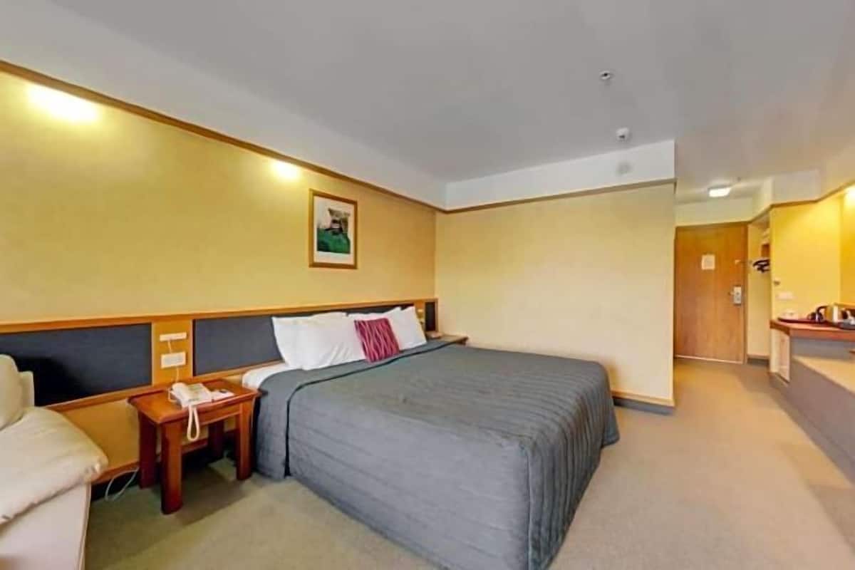 In-room safe, desk, iron/ironing board, free WiFi