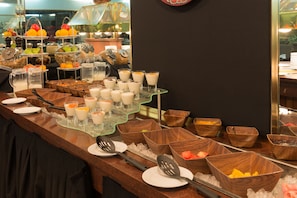 Petit déjeuner buffet (35.00 NZD par personne)