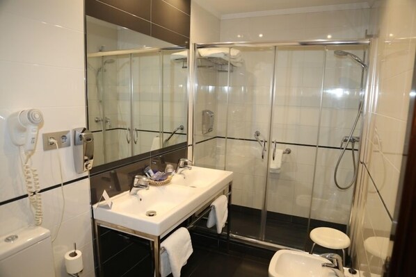 迷你吧、客房內保險箱、書桌、遮光布/窗簾