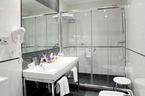 迷你吧、客房內保險箱、書桌、遮光布/窗簾