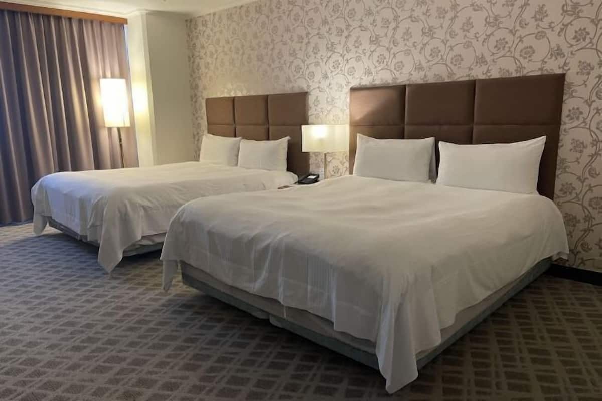 1 bedroom, Egyptian cotton sheets, premium bedding, down duvets