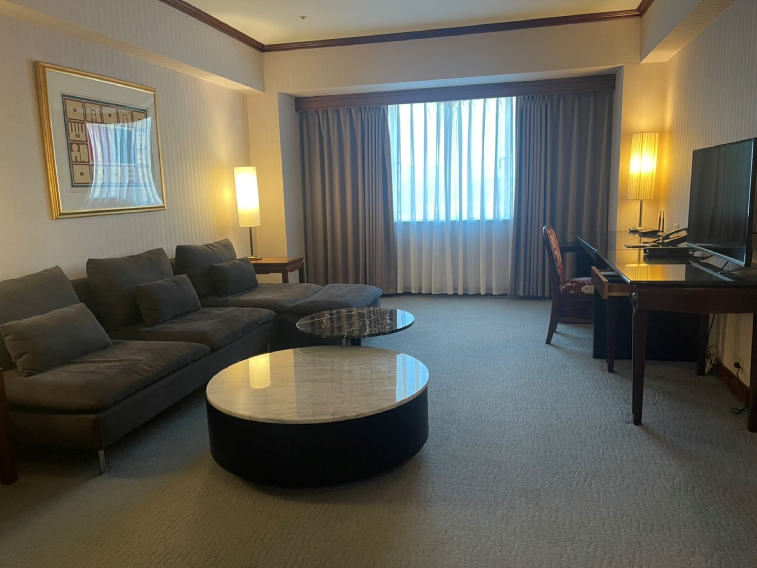 rosewood deluxe suite | living area | lcd tv