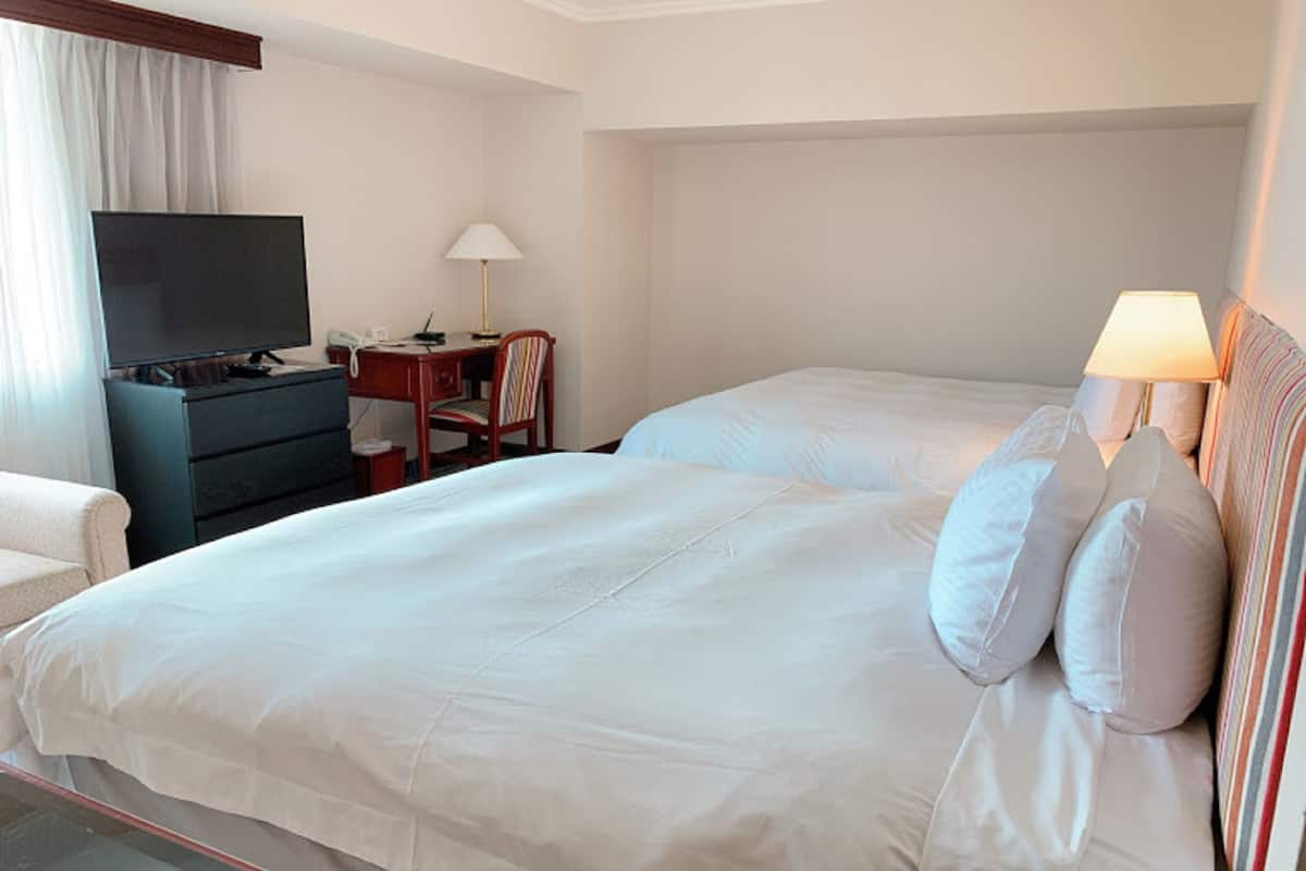 Egyptian cotton sheets, premium bedding, down comforters, pillowtop beds