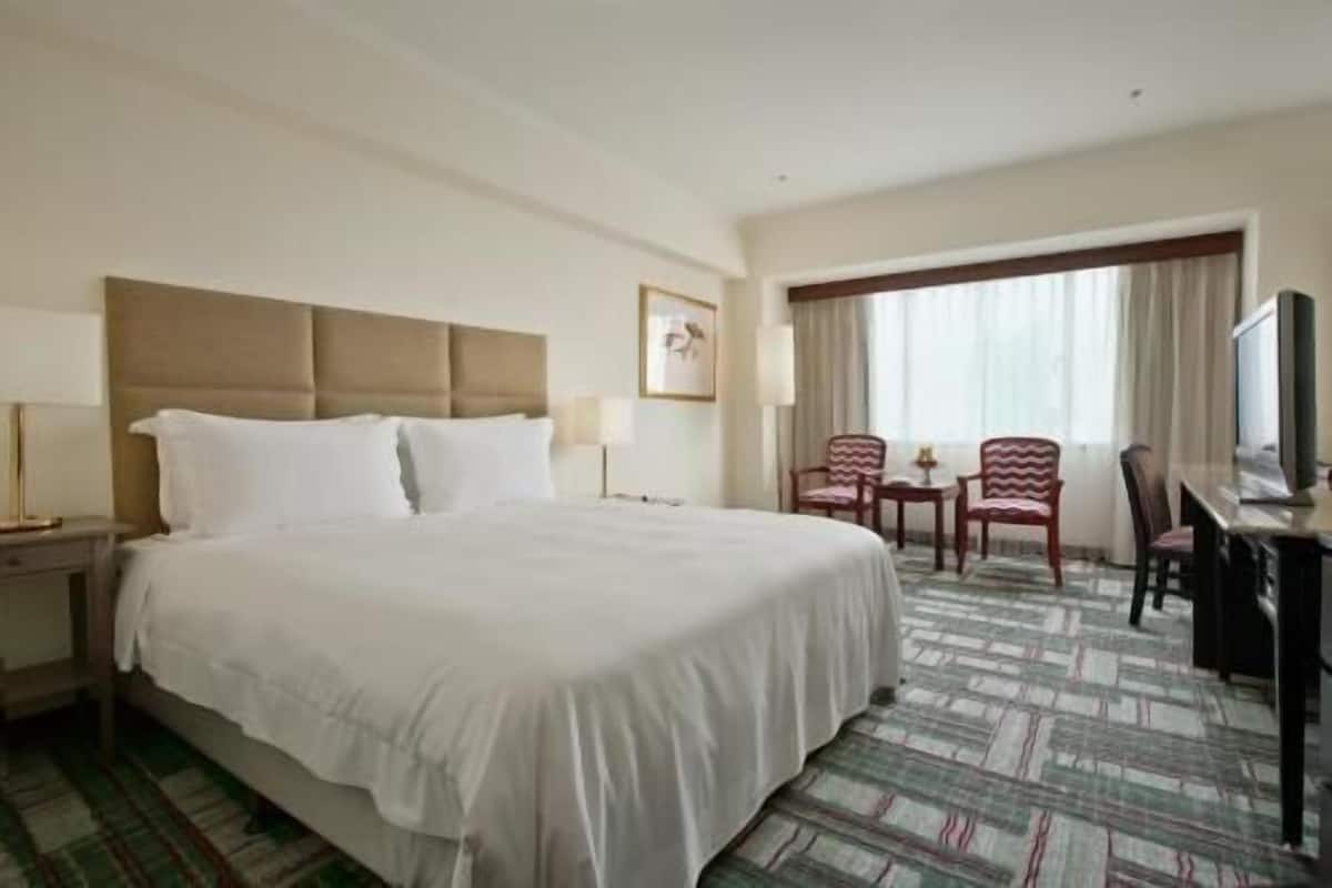 Egyptian cotton sheets, premium bedding, down comforters, pillowtop beds