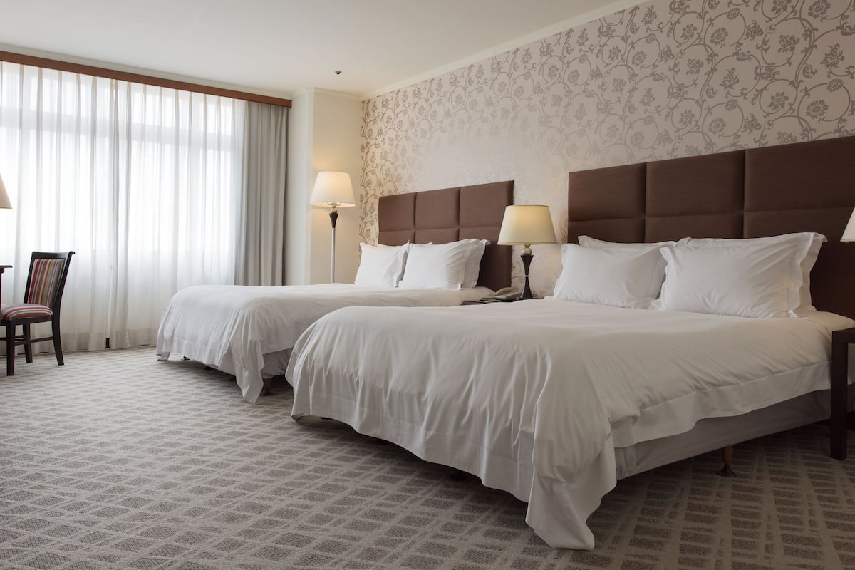 Suite With Kitchenette | Egyptian cotton sheets, premium bedding, down duvets, pillow-top beds