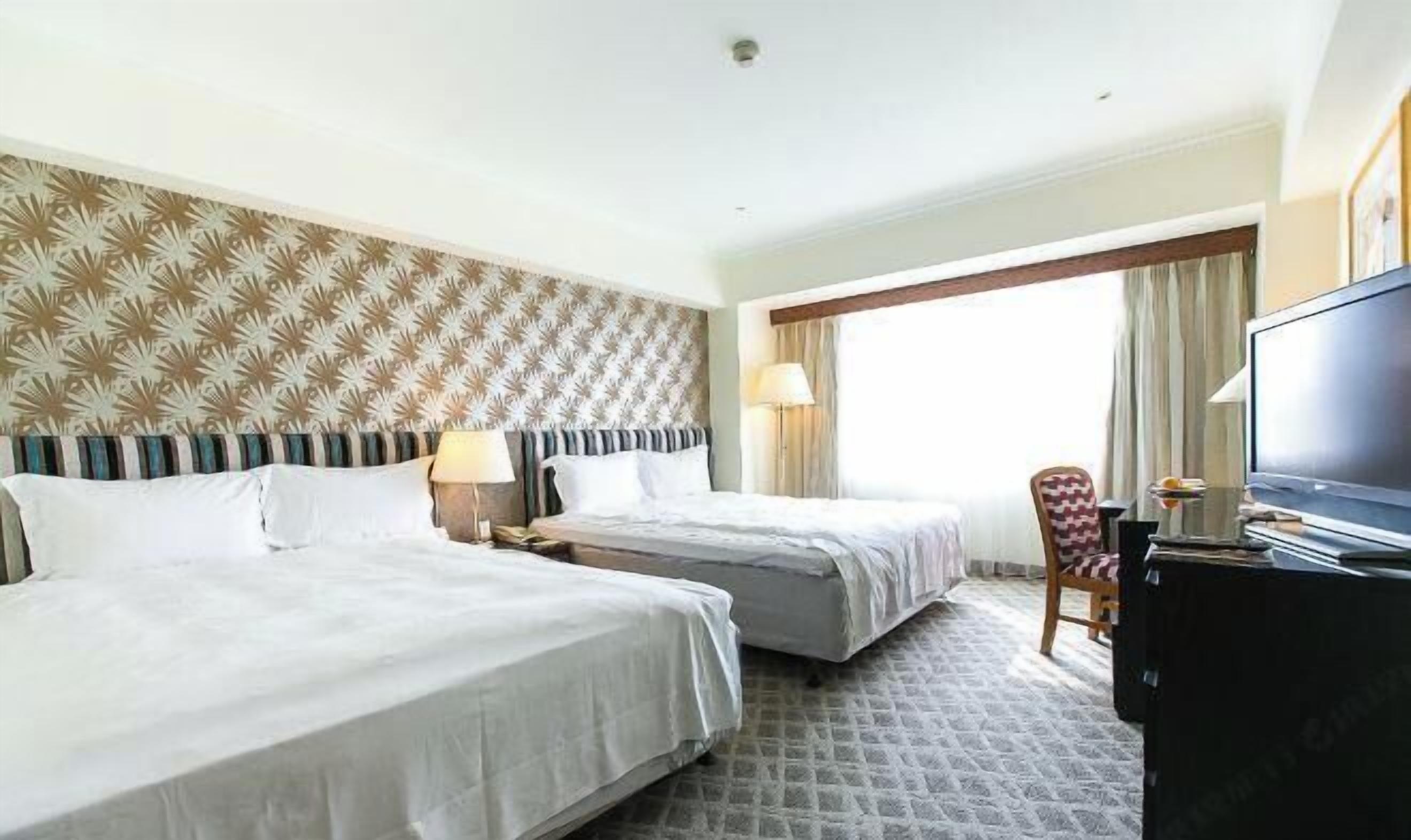 Egyptian cotton sheets, premium bedding, down duvets, pillow-top beds