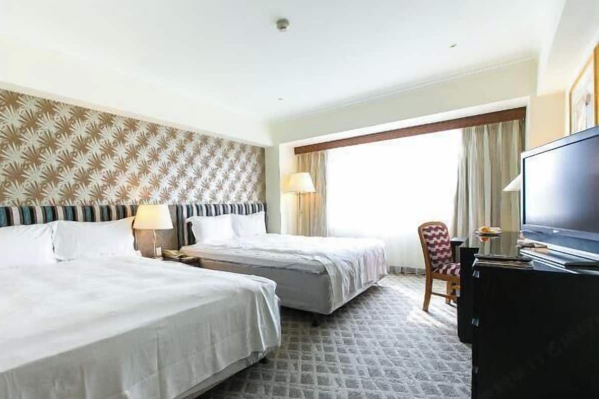 Egyptian cotton sheets, premium bedding, down duvets, pillow-top beds