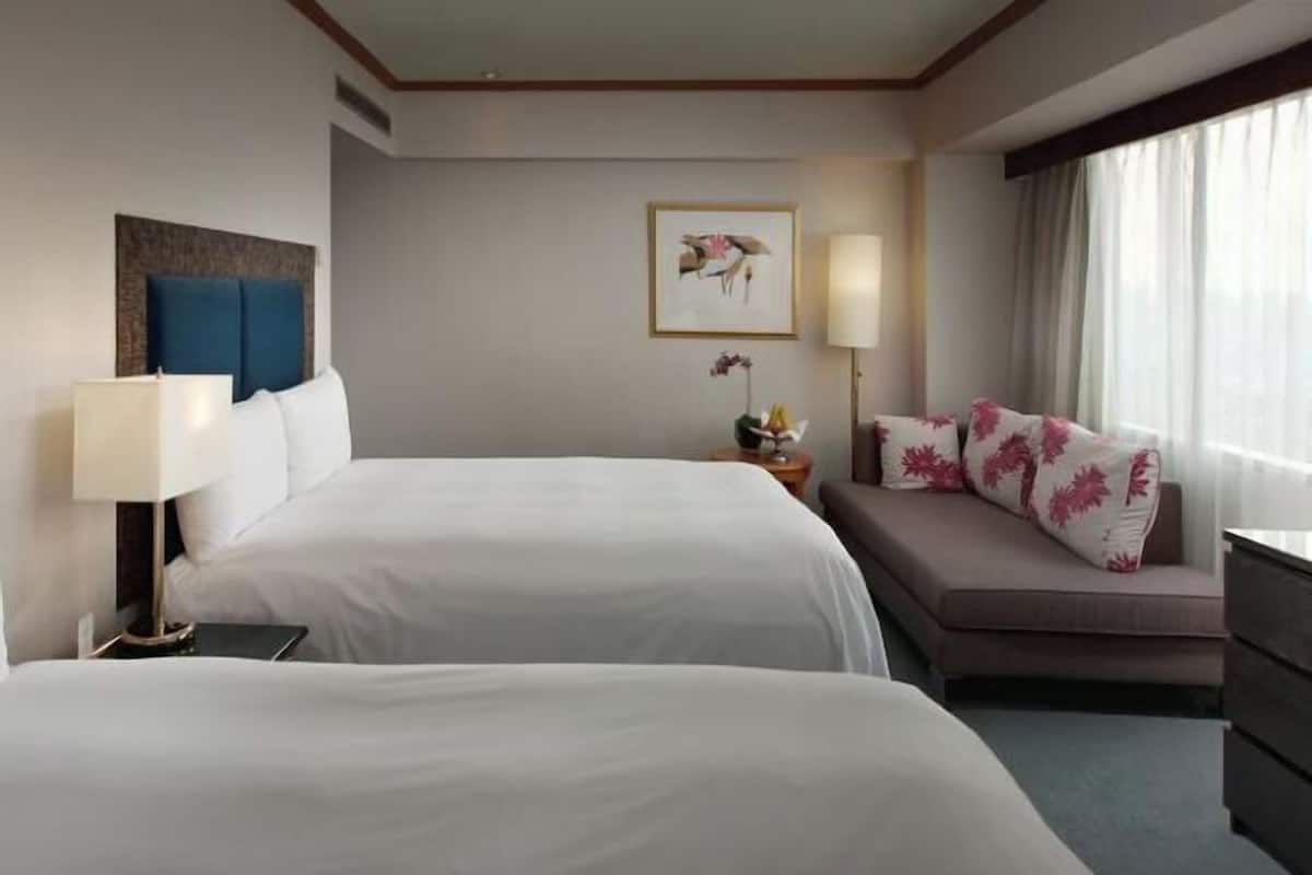 1 bedroom, Egyptian cotton sheets, premium bedding, down duvets