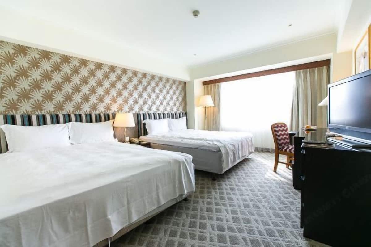 1 bedroom, Egyptian cotton sheets, premium bedding, down duvets