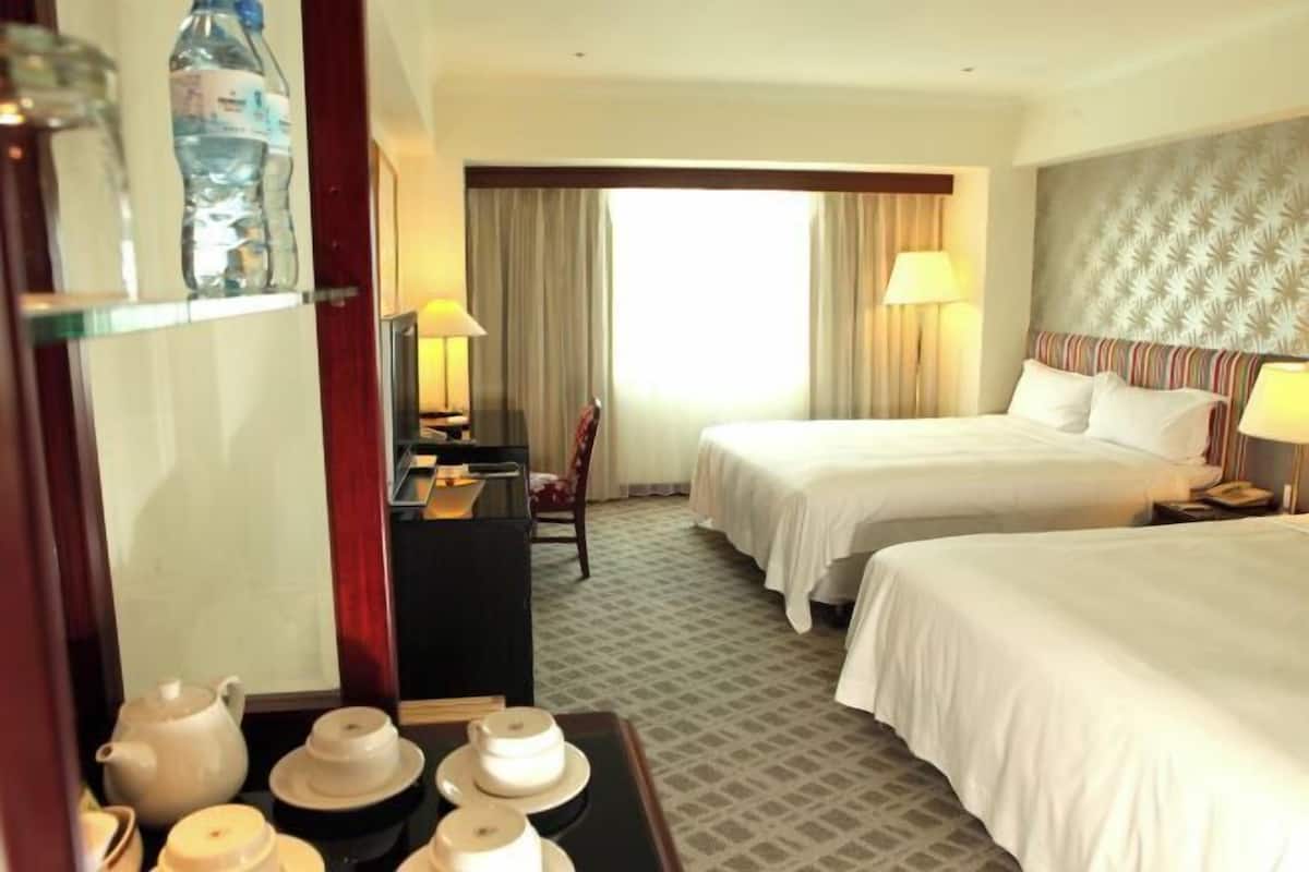 1 bedroom, Egyptian cotton sheets, premium bedding, down duvets