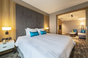 Executive Suite | Minibar, in-room safe, individually decorated, desk - Hanoi Hotel (Hanoi)