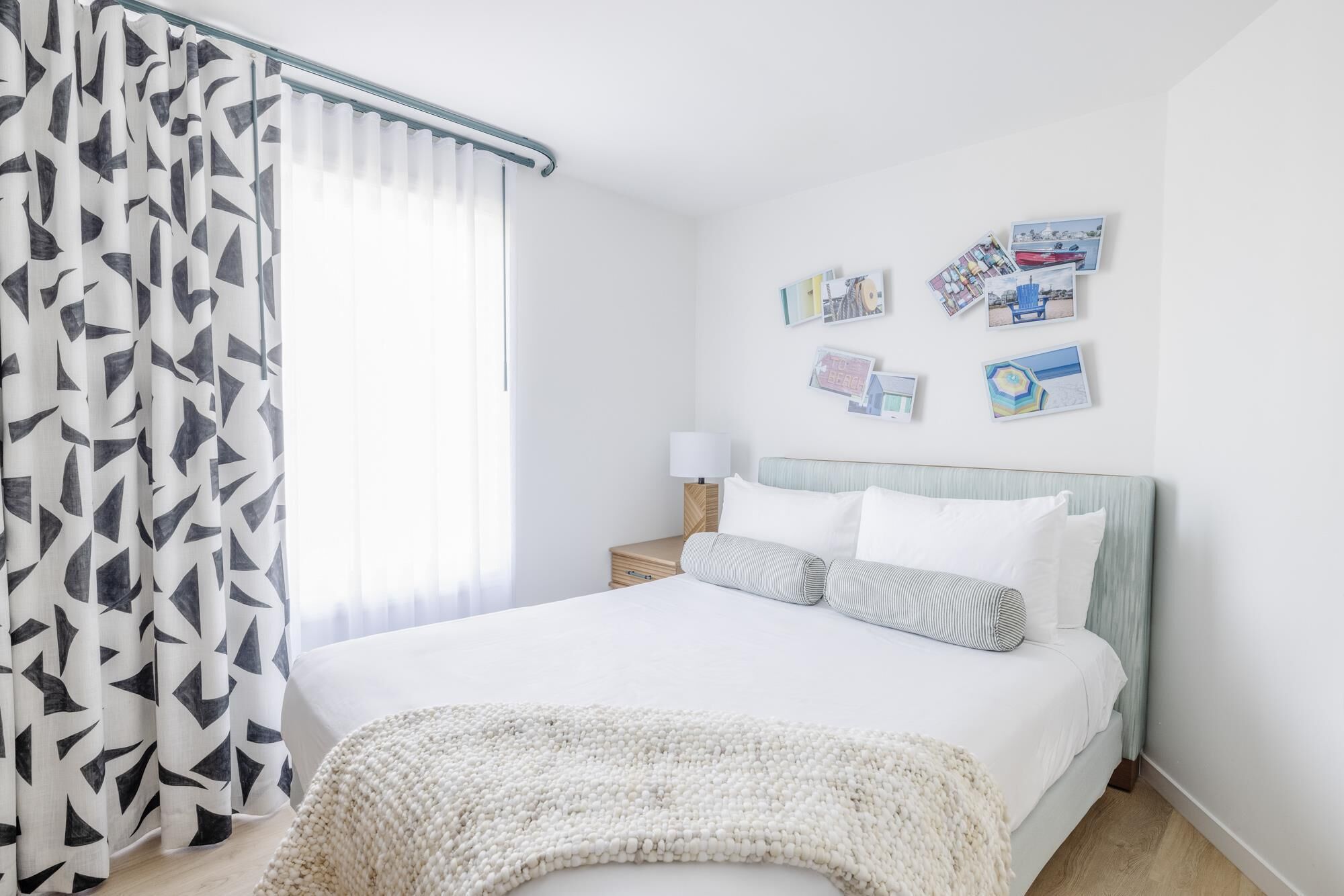 Caja de seguridad en la habitación y escritorio 