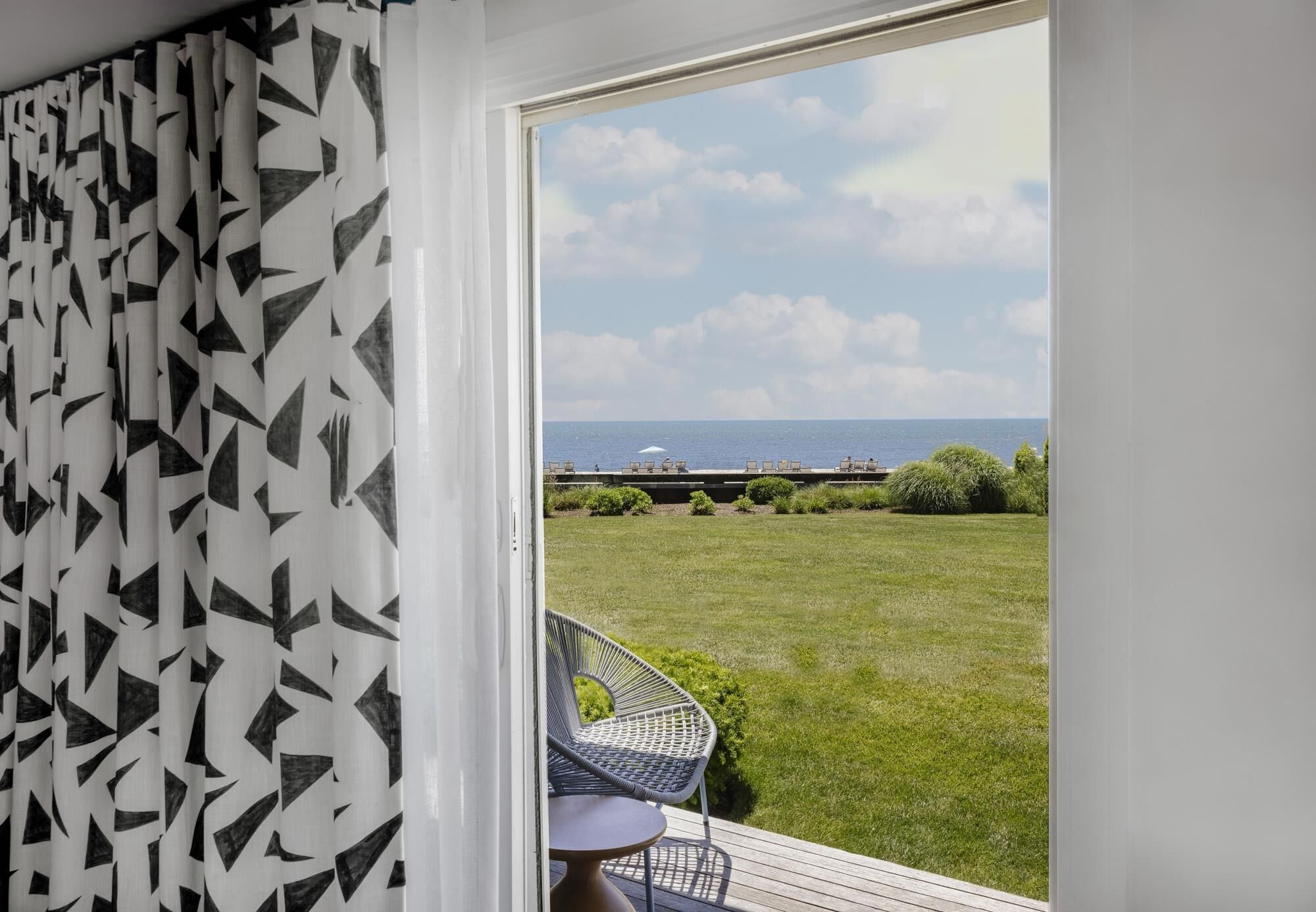 客房, 2 張加大雙人床, 海濱 | 客房內保險箱、書桌、筆電工作空間、遮光布/窗簾