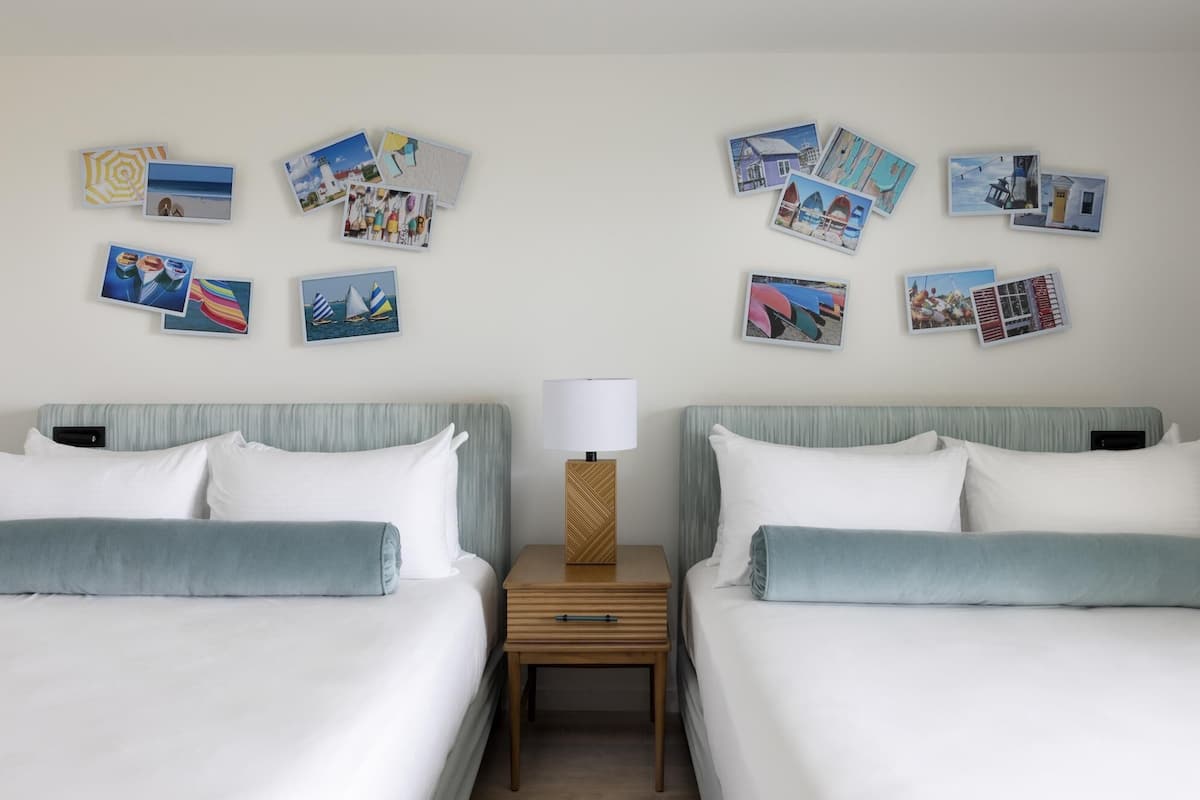 Caja de seguridad en la habitación y escritorio