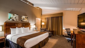 Hypo-allergenic bedding, in-room safe, desk, blackout curtains