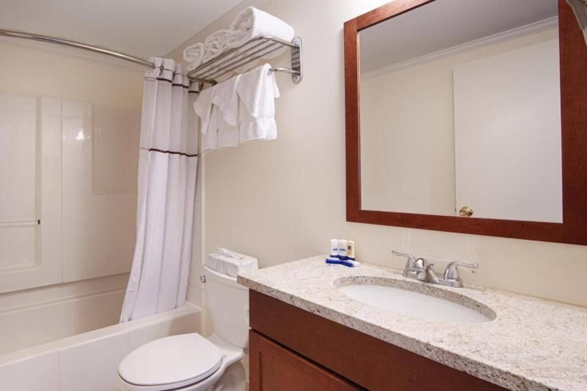 Salle de bain | Douche, séchoir à cheveux, serviettes fournies