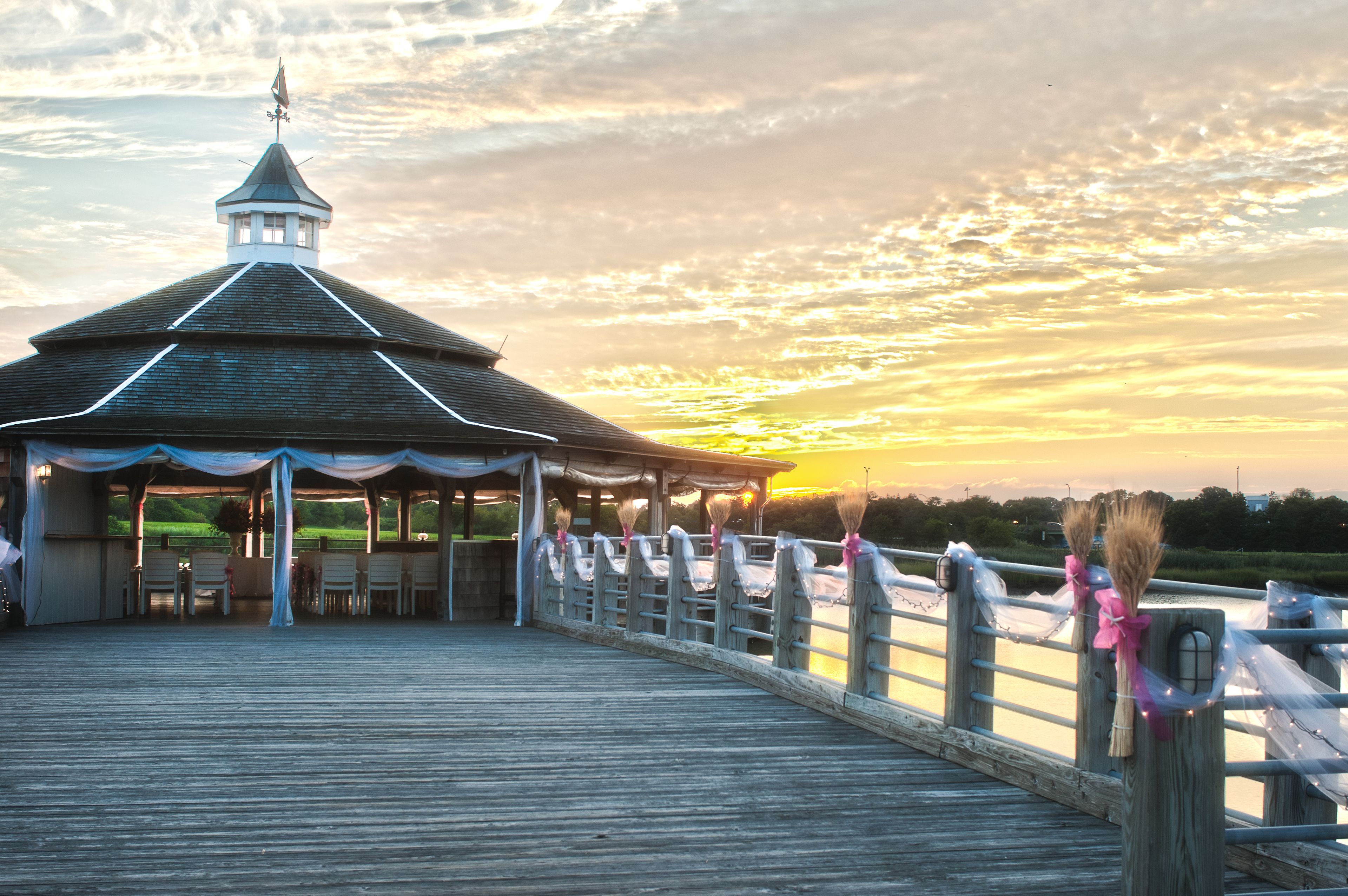 مقصورة في الحديقة