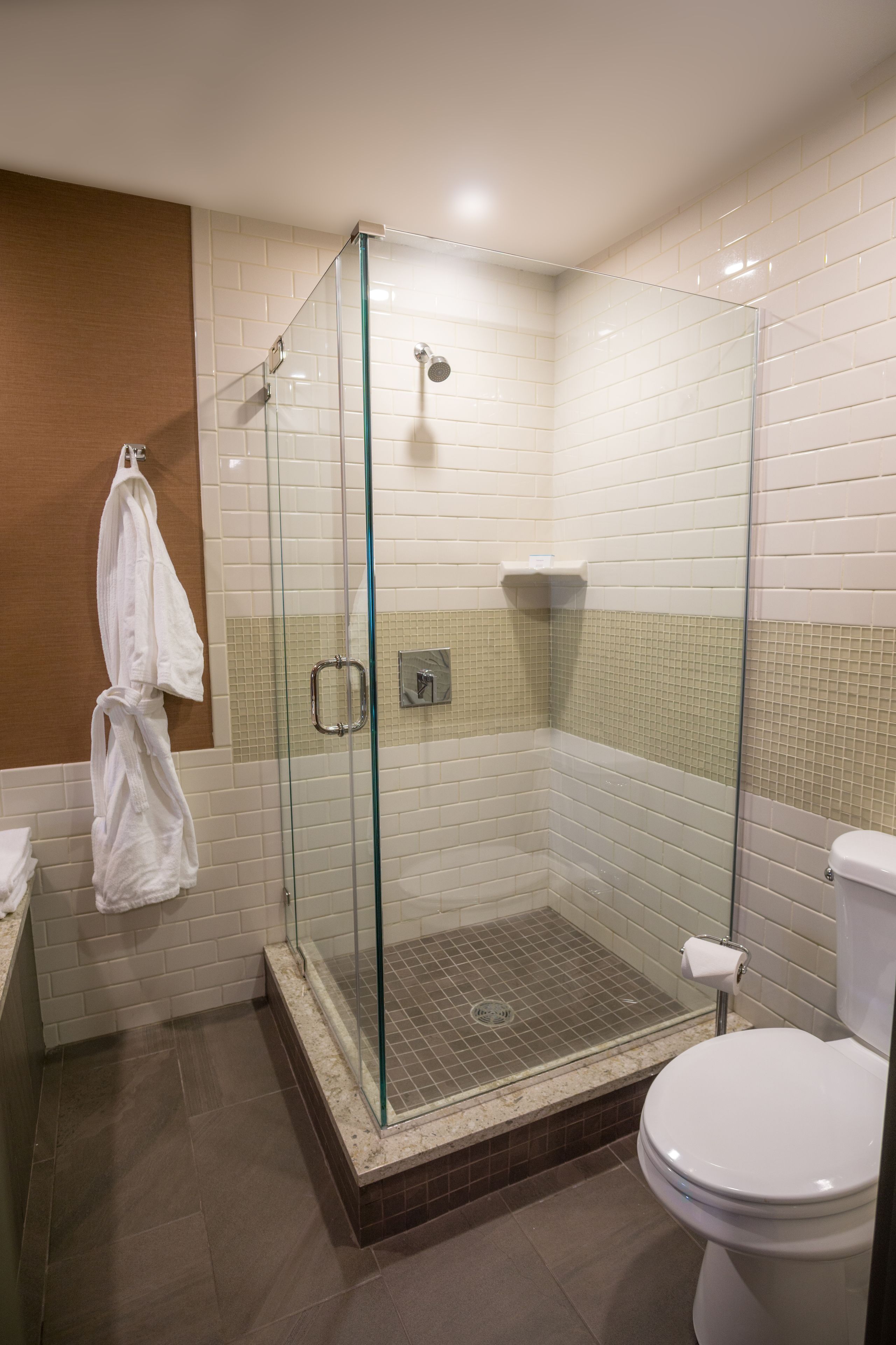 deluxe room, 1 king bed, fireplace | bathroom | shower, free toiletries, hair dryer, towels