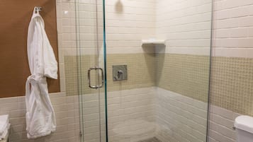 Deluxe Room, 1 King Bed, Fireplace | Bathroom | Shower, free toiletries, hair dryer, towels