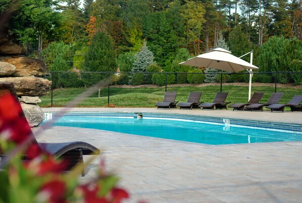 Indoor pool, seasonal outdoor pool, sun loungers