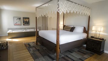 Superior Room, 1 King Bed, Jetted Tub | Desk, iron/ironing board, free WiFi, bed sheets