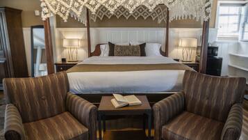 Superior Room, 1 King Bed, Jetted Tub