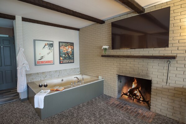 Chambre Supérieure, 1 très grand lit, baignoire à jets | Baignoire à jets