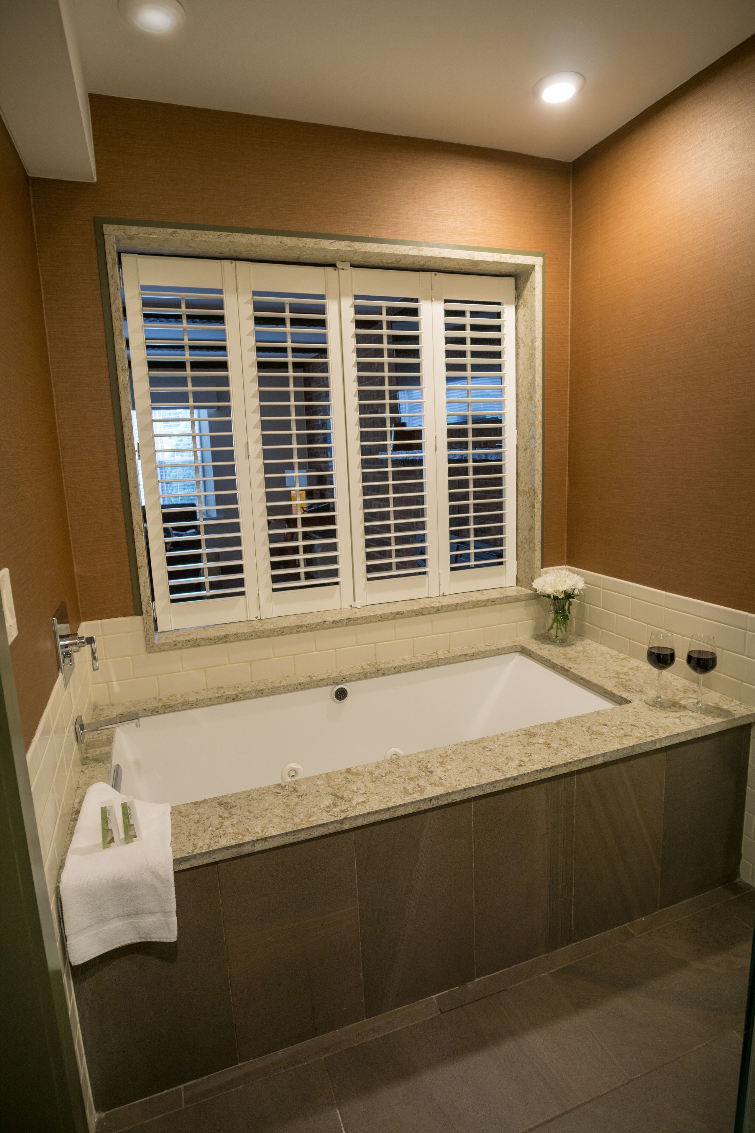 deluxe room, 1 king bed, fireplace | jetted bathtub