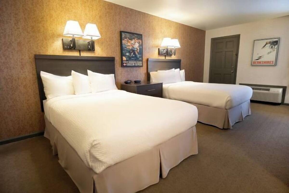 Desk, iron/ironing board, free WiFi, bed sheets