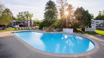 Indoor pool, seasonal outdoor pool, pool loungers