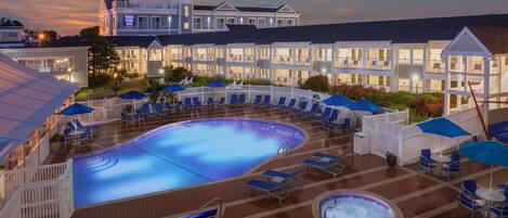 Alberca techada y alberca al aire libre por temporada