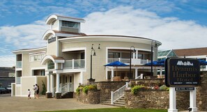 Exterior - Hyannis Harbor Hotel (Hyannis)