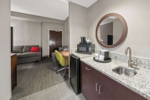Suite, 1 King Bed, Accessible, Non Smoking | 1 bedroom, blackout curtains, iron/ironing board, free cots/infant beds