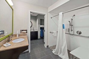 Suite, 1 cama King size, con acceso para personas discapacitadas, para no fumadores | Regadera en el baño