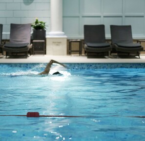 Indoor pool, sun loungers