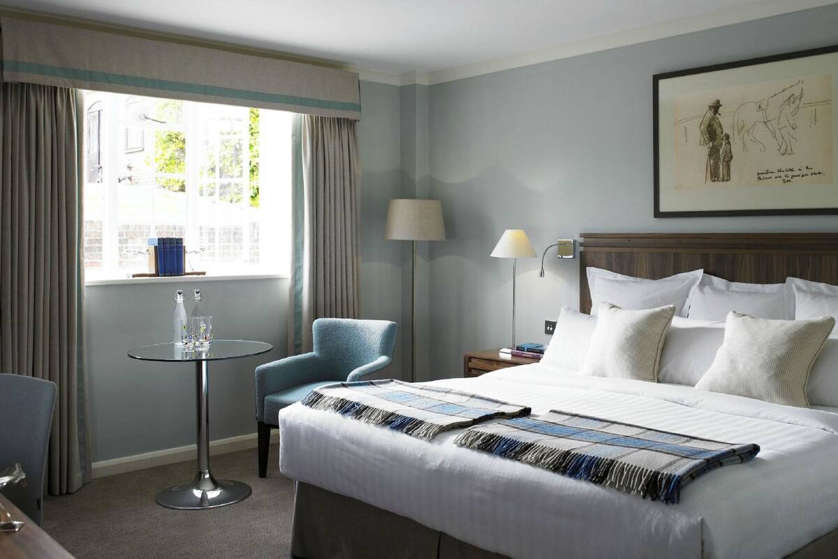 signature room | premium bedding, iron/ironing board, free cots/infant beds, free wifi