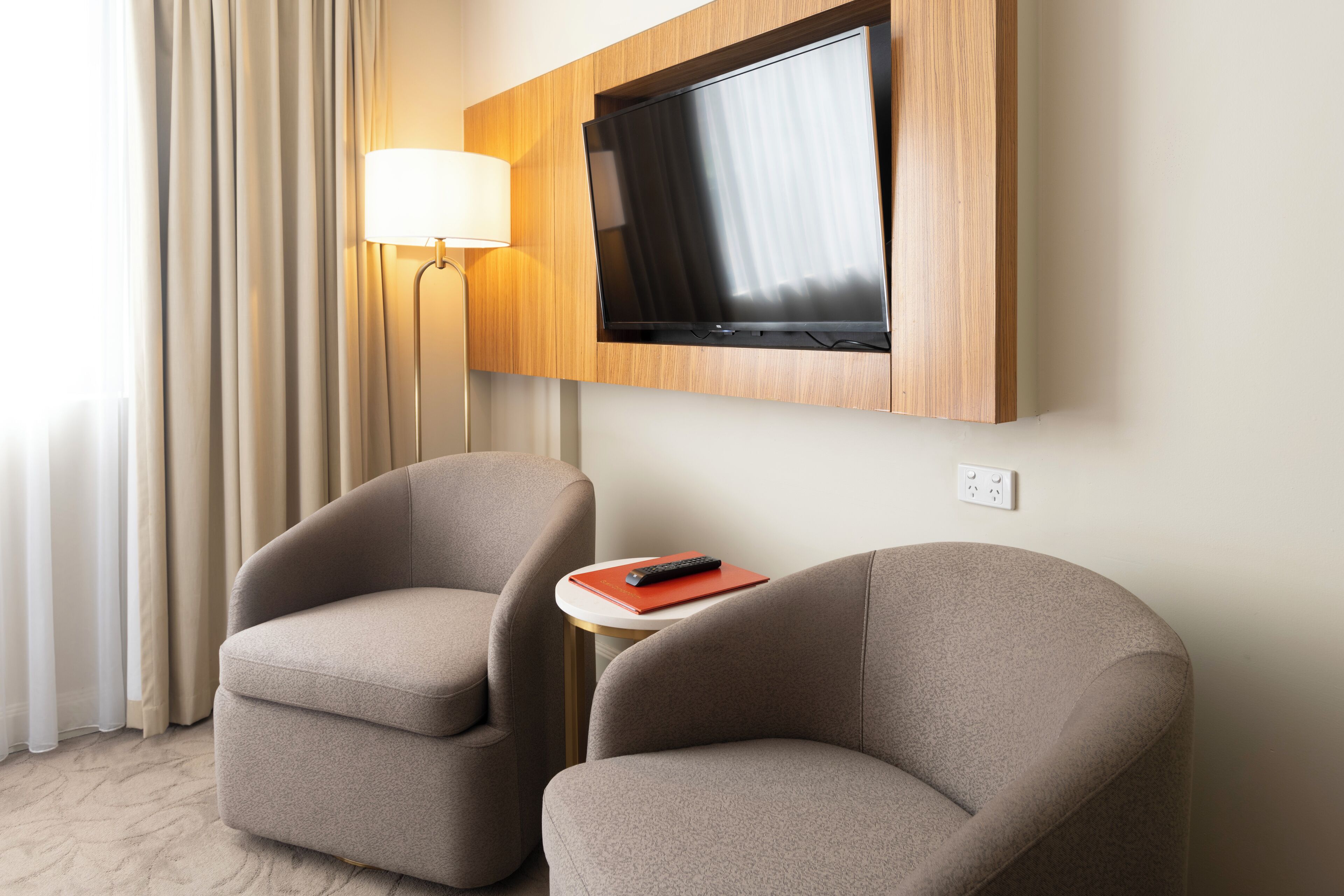 40-inch flat-screen tv with cable channels, tv