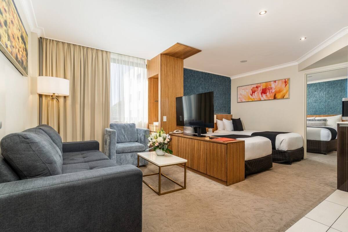 Family Spa Suite, 1 Queen and 2 Singles | Premium bedding, pillowtop beds, in-room safe, desk