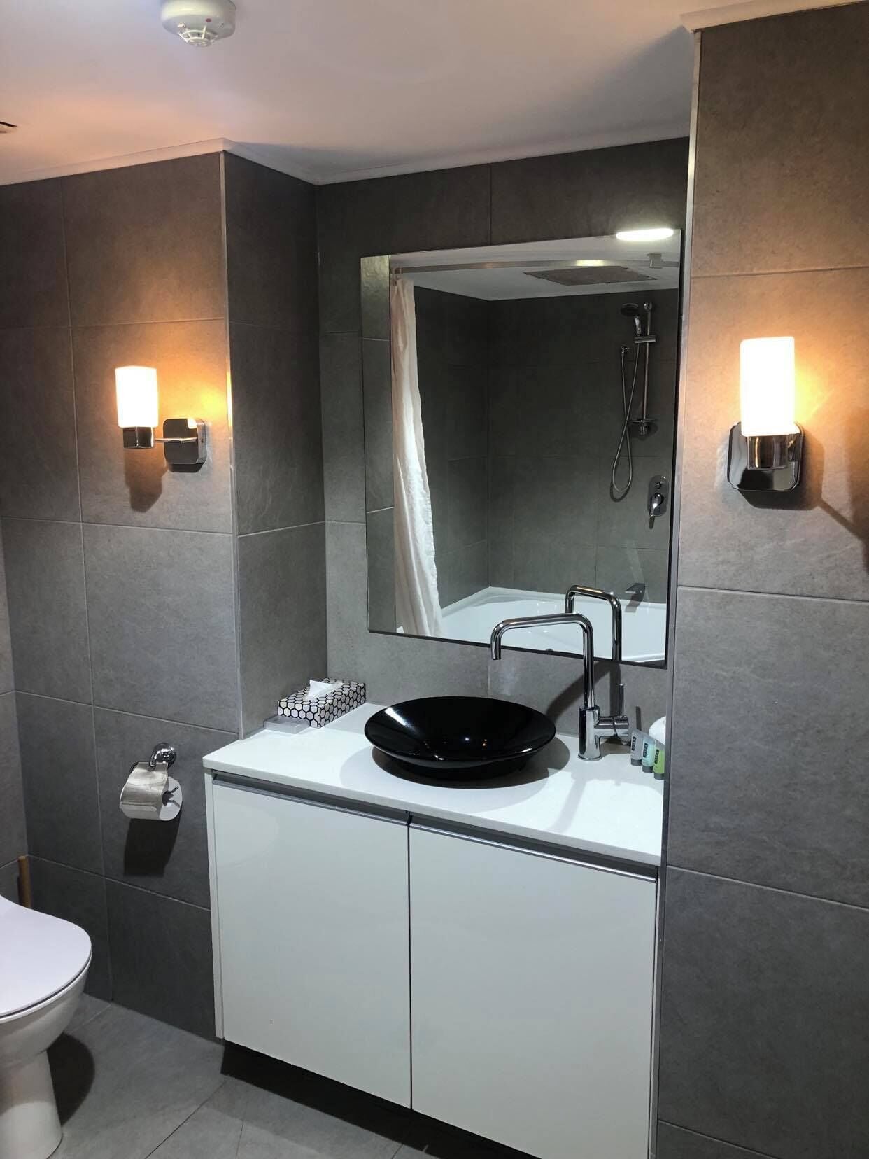 one bedroom spa suite, 1 queen bed | bathroom | free toiletries, hair dryer, towels, soap