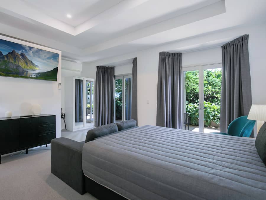 Executive Family Room | Minibar, desk, soundproofing, iron/ironing board