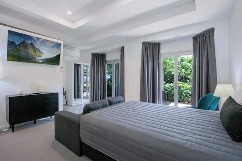 Comfort Inn & Suites Northgate Airport